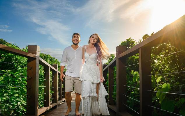 Ensaio Casal - Pré Casamento de Ensaio Pré-Wedding na Praia de Bombas em Bombinhas, SC