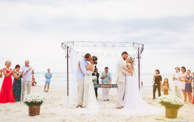 FOTOGRAFIA DE CASAMENTO de FOTOGRAFIA CASAMENTO NA PRAIA | CAROLINA & THIAGO