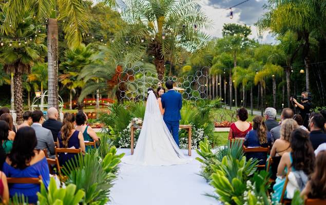Casamentos de Casamento Isabella e Thales: Amor e Natureza no Espaço Sanctuarium