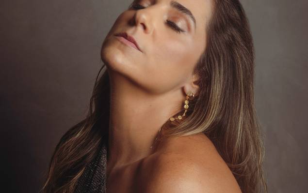 RETRATOS FEMININOS de RETRATOS DA ALMA NA PELE - MARIANA AOS 40