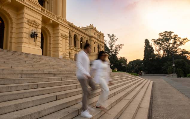 Ensaios de Ensaio Pre Wedding realizado no Museu do Ipiranga da Gleice e do Vinicius