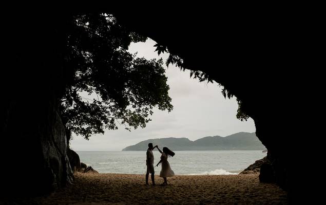 Ensaios de Ensaio Pre Wedding realizado na Praia do Lazaro em Ubatuba da Taynara e do Gabriel