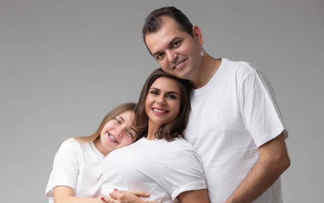 Gestante de Suylla à espera do Pedro