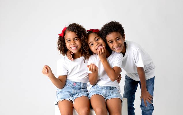 Infantil de Adhara, Ayla e Apolo