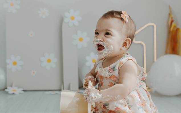 Smash The Cake  de Smash the Cake da Olívia – Ensaio delicado no estúdio em Mogi das Cruzes