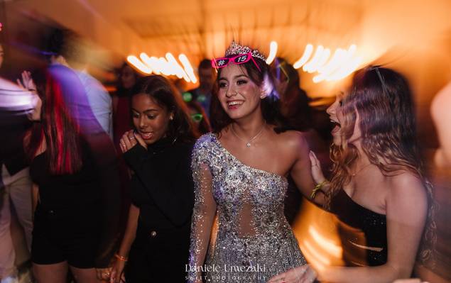 Fotografia de 15 Anos de Fotografia de Aniversário de 15 Anos em Mogi das Cruzes | Ana Luiza no Buffet Santa Arruaça