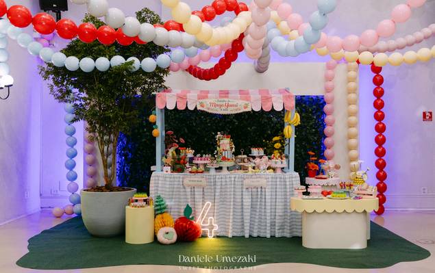 fotografia de aniversário infantil  de Fotografia de Aniversário Infantil no Buffet Santa Arruaça em Arujá | 4 Anos da Maya