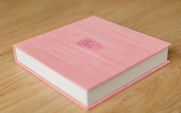 Produtos de Álbum 25x25 Batizado íris | Basic + Caixa 25x25 Rustic + Pen Drive de Cristal 