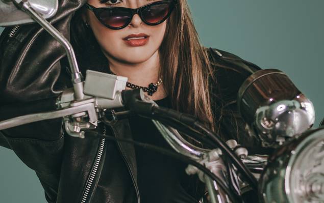 Retratos Femininos de Julia Duque