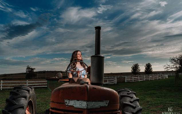 Senior Portrait of Maria Luiza - Senior Portrait