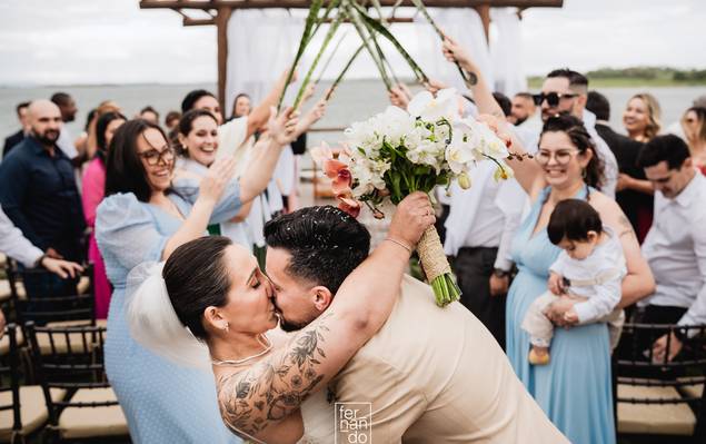 Casamentos de Casamento, Ana e Gabriel no Chalé Arco-Íris em Ribeirão Claro