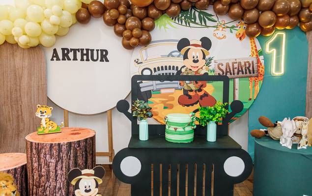 Aniversários de Arthur Fez 1 aninho