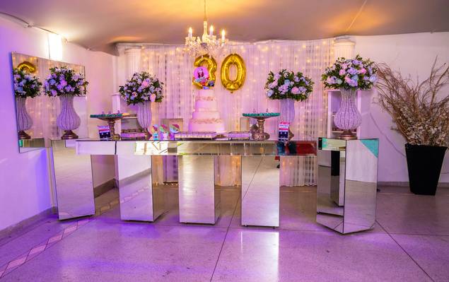 Aniversários de De Repente 30: A Festa Inesquecível de Isabela no Buffet Diniz