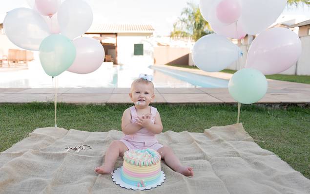 SMASH THE CAKE de Lara faz 1 aninho