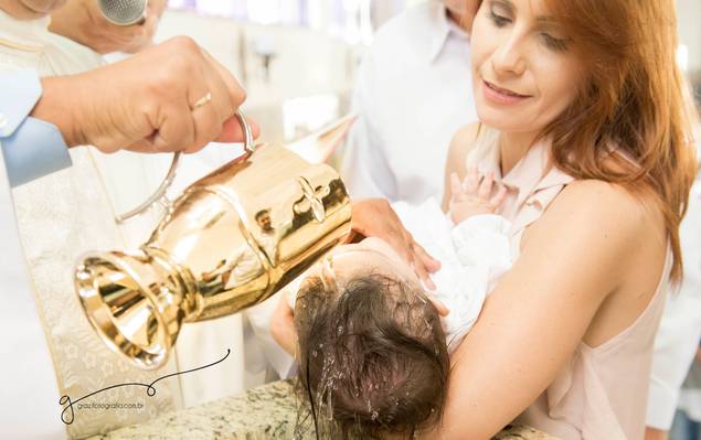 BATIZADOS-APRESENTAÇÃ0 de Helena em dia de batizado