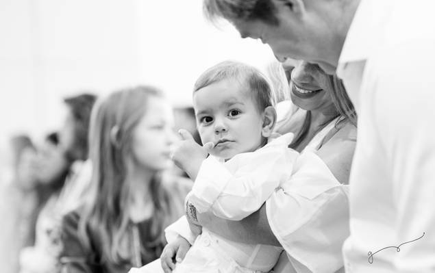 BATIZADOS-APRESENTAÇÃ0 de Heitor em dia de Batizado.