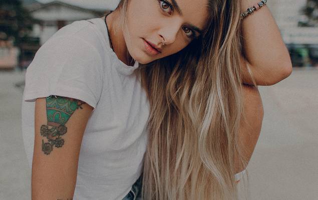 Ensaios Femininos de Júlia Rezende