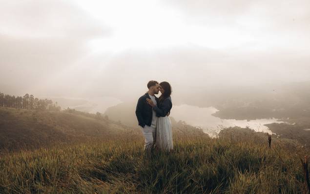 CASAL de ENSAIO DE CASAL - PREWEDDING - MORRO CAPUAVA - CARLOS E MARIAH