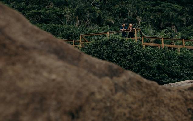 Casamento de Julia & Koji | Pre-Wedding na Praia do Pântano do Sul