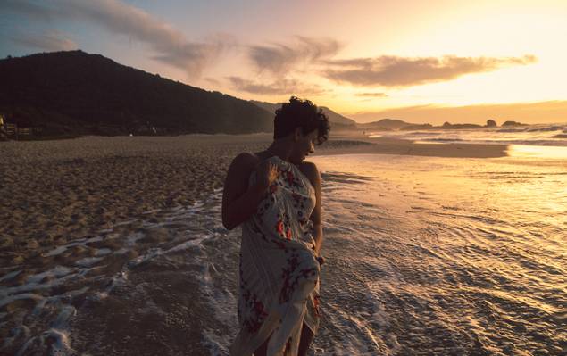 PhotoCura de Ensaio Feminino na Praia - Andressa Siqueira - Praia Mole Florianópolis - SC