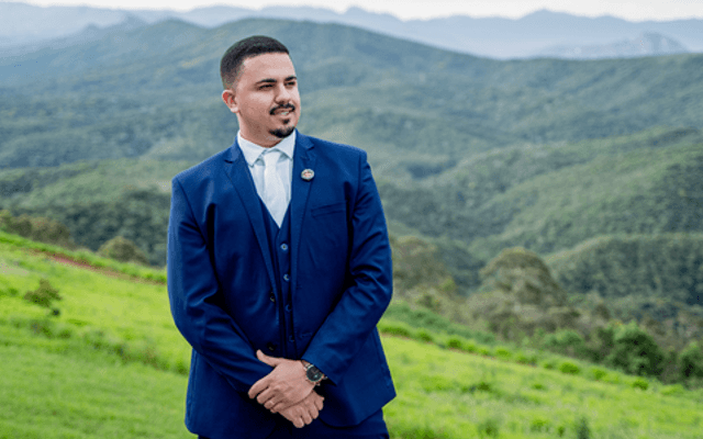 Ternos para Noivos - Tendências em 2025.