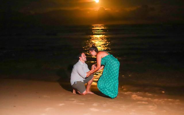 Pedido de Casamento Surpresa ao Nascer da Lua em Praia do Forte-Ba