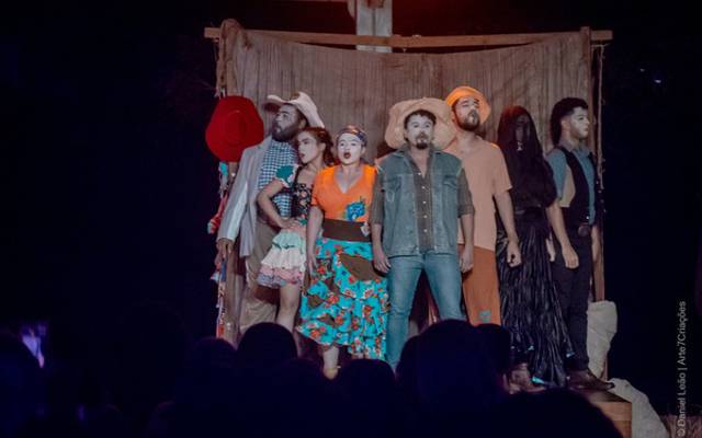 Fotografia de Teatro em Palmas: Registro do Espetáculo Anarriê e Cultura Popular