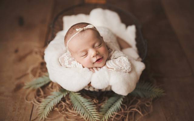 G I A N N A: UNA BEBÉ ARCOIRIS. FOTOGRAFIA NEWBORN. RECIEN NACIDO