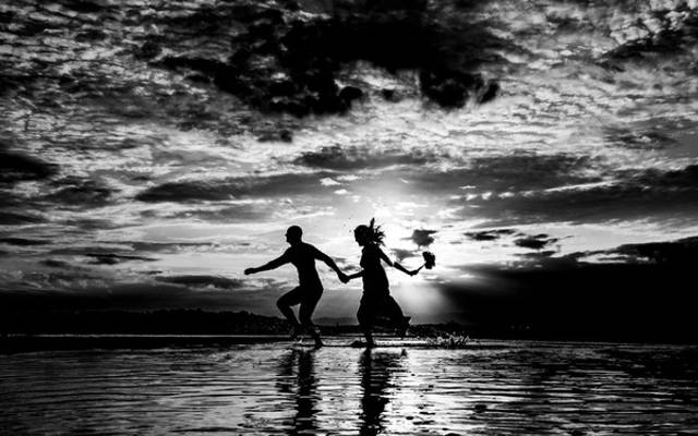 Como Escolher o Estilo de Fotografia de Casamento Perfeito para Seu Casamento na Praia

