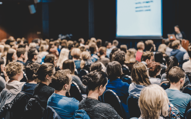 Eternizando Momentos Empresariais: Por que a Eternizare Produtora é a Escolha Certa para Registrar sua Festa Institucional