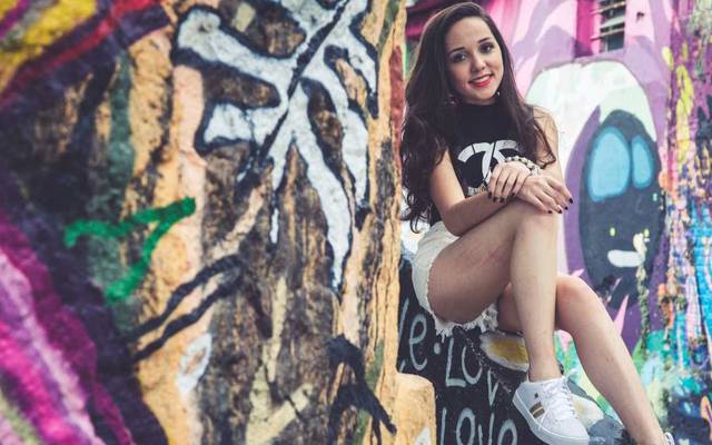 Arte Urbana em Foco: O Encanto do Ensaio Fotográfico no Beco do Batman, Vila Madalena, São Paulo