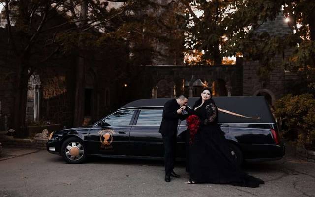 LUXO, SANGUE E AMOR: UM CASAMENTO GÓTICO-VAMPIRESCO EM UM CASTELO EUROPEU