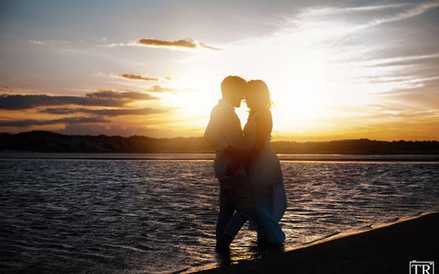 SESSÃO PRÉ-WEDDING NA PRAIA