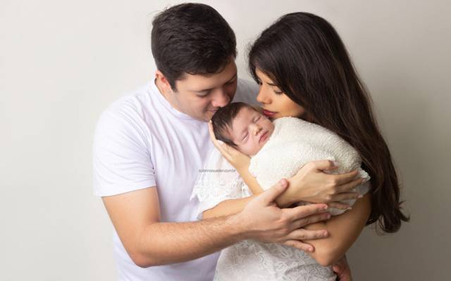 12 fotos com os pais que não podem faltar no seu ensaio newborn 
