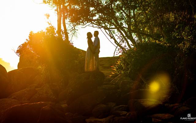 Pre Wedding em Ubatuba: o nascer do sol de Leticia e Rodolpho na Praia Vermelha do Norte