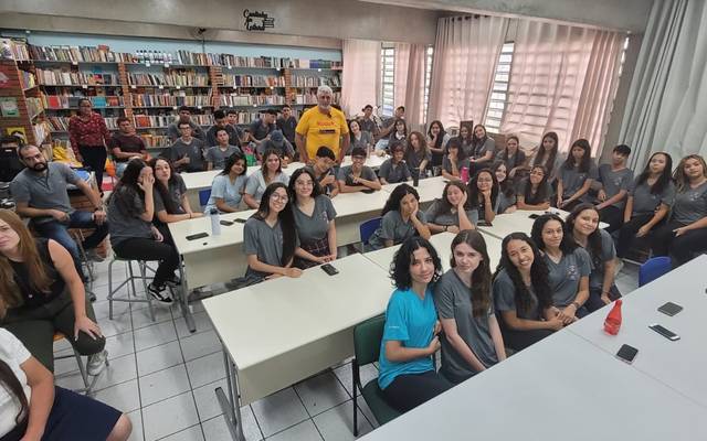 Palestra Gratuita sobre Fotografia para Estudantes Adolescentes da Escola Paulina Rosa Profa