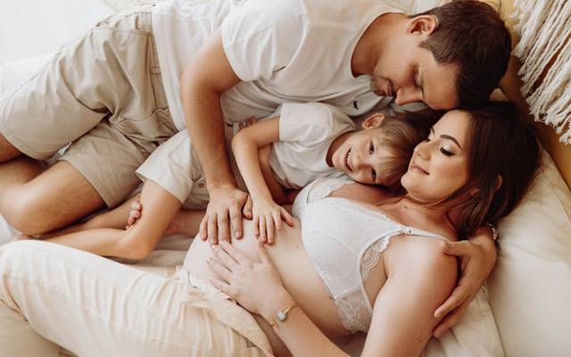 Carla esperando o Lucas