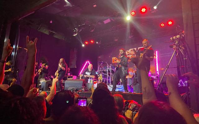 Fãs cantam em uníssono os clássicos da era Di’Anno no Iron Maiden em São Paulo