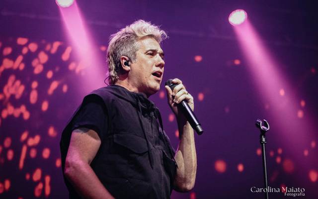 Jota Quest mostra por que é o Coldplay brasileiro em noite quase perfeita em Curitiba