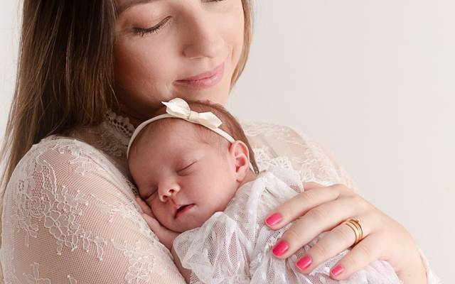 Devo participar das fotos no ensaio newborn do meu filho?