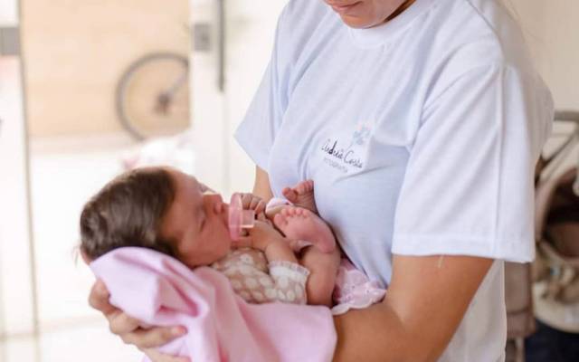 4 detalhes que transformaram a minha fotografia newborn (e elevaram o padrão do meu trabalho)