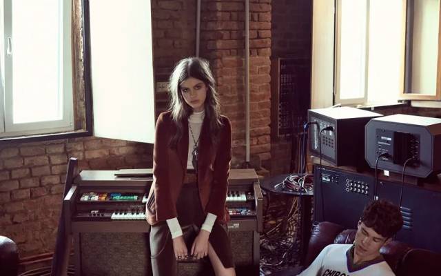 A MUDANÇA DO DESFILE PARA A BANDA