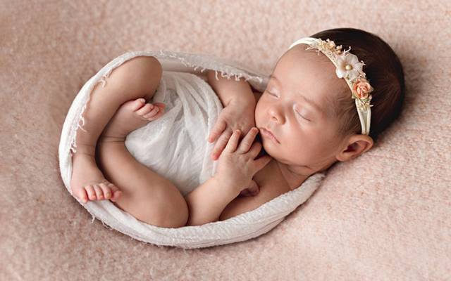 Why Newborn Sessions Are Best Between 8–20 Days | Orlando Newborn Photographer
