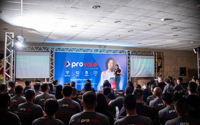Registrando Conexões e Conquistas: A Fotografia Profissional em Eventos
