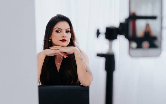 O Poder Estratégico do Ensaio Fotográfico Profissional na Era Digital: Maximizando Ganho, Autoridade e Posicionamento