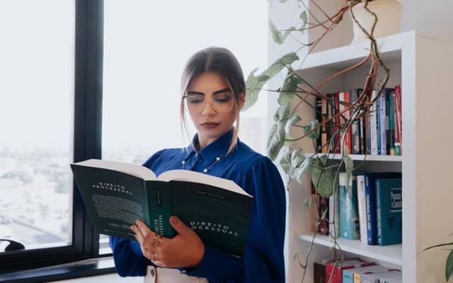 Advogadas: Como Estabelecer Autoridade nas Redes Sociais Através do Ensino Corporativo