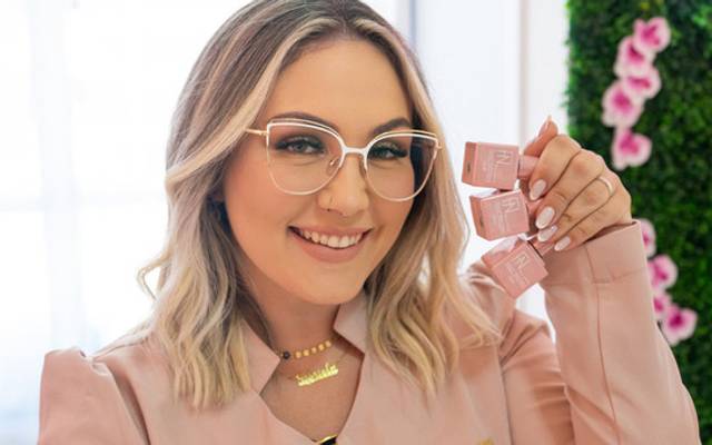 Nail Designer: Colorindo o Digital com Fotos Corporativas Estratégicas