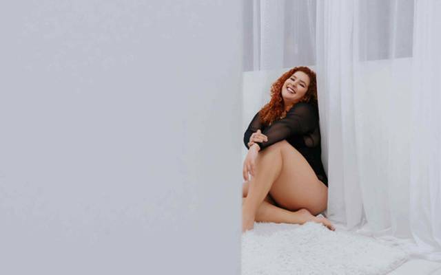 Celebrando as Curvas em uma Sessão de Fotos Plus Size: Dicas e Reflexões para Valorizar a Beleza Autêntica da Mulher