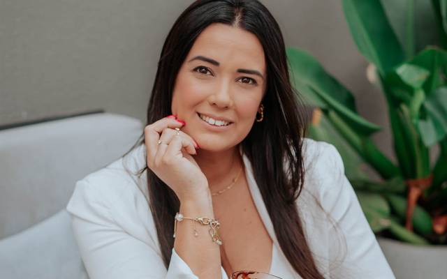 Muito prazer! Eu sou a Ataís e transformo o amor da sua família em memórias que atravessam gerações.