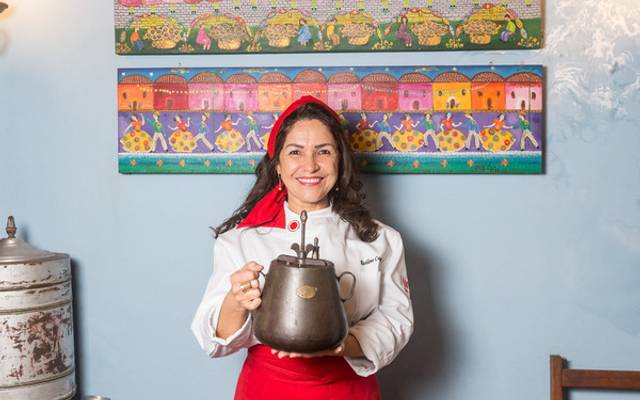 Rosi Campolina lança pré-candidatura com foco na segurança da mulher, gastronomia sustentável e empreendedorismo.